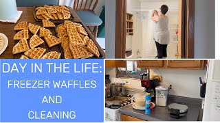 DAY IN THE LIFE: FREEZER WAFFLES & CLEANING SHOWER #cleaning #cleaningmotivation #freezermeals