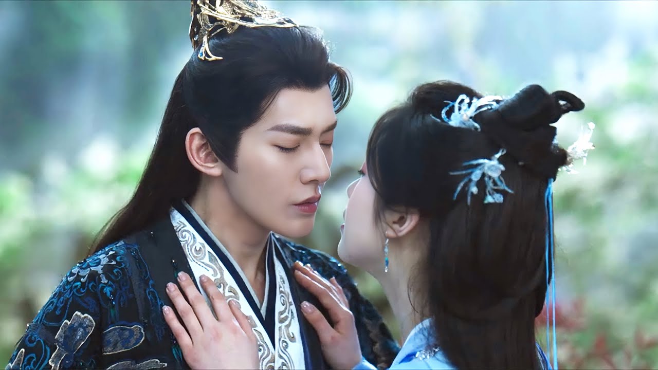 王爺即使失憶卻還是被灰姑娘吸引，連做夢都是和在她接吻，不由自主的親近她最終再次愛上她！#仙台有树 #邓为 #向涵之 #古装 #爱情