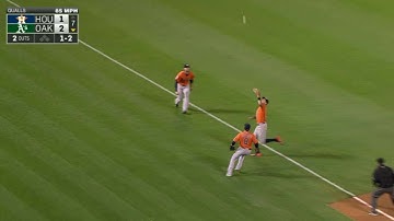 HOU@OAK: Correa runs into foul ground to make catch