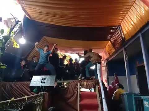 Bangbung hideung *adu silat*