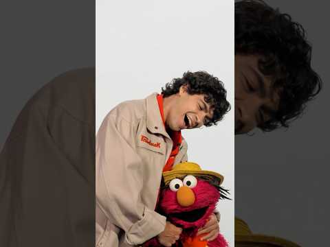 Iñaki Godoy teaches Elmo about nakama #ONEPIECE