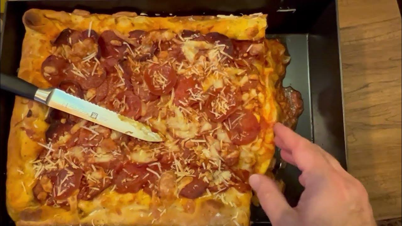 Deep Dish Pizza Time, But what pan to use? YouTube