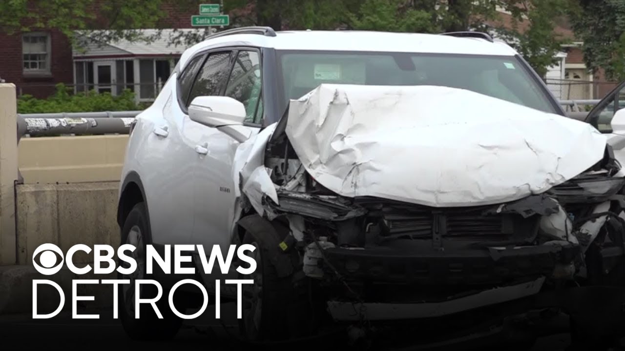 Crash after Detroit police chase leaves 6 hurt, Goff signs contract ...