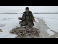 РЫБАЛКА НА ГОРБАТЫХ ПОЛОСАТЫХ ОКУНЯК))! ПЕРВЫЙ ЛЁД НА  ДИКОМ ОЗЕРЕ, ТЯНЕТ КЛЁВОЕ МЕСТО!