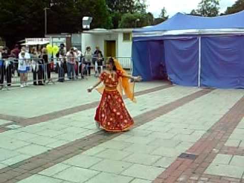 Anshu Firakes solo dance from Indian Dacorum Society, at Hemel Hempstead Summer Fair in the market for Charity on 7th June 2009. Song: Rangilo maro dholana by Shubha Mudgal