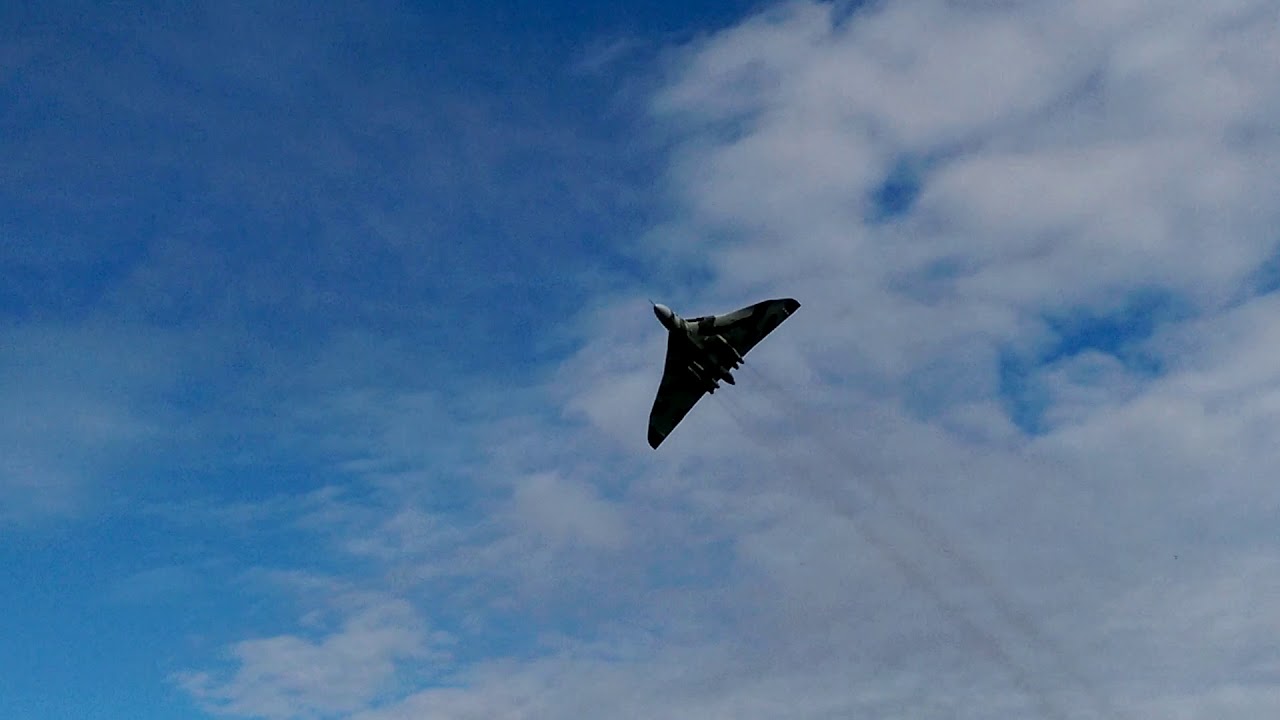 Vulcan Flypast at RAF Honington