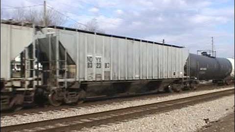 An Early CSX Q662-14 Meets CSX Q663-13 with Two SD40-2