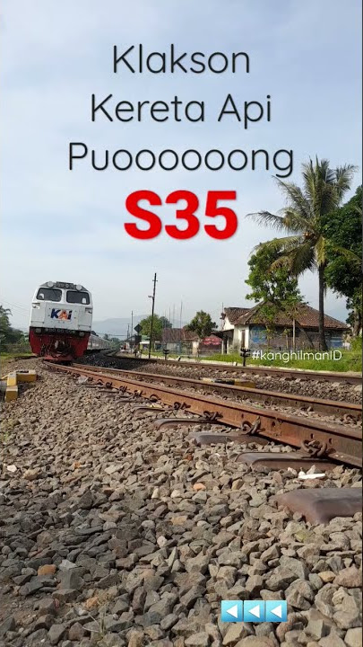 Mendengar suara klakson kereta api S35 CC206
