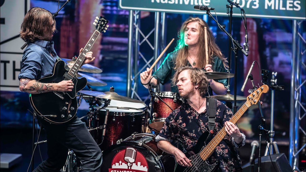 Guarda Freight Train - Stampede City Sessions su YouTube Guarda Freight Train - Stampede City Sessions su YouTube