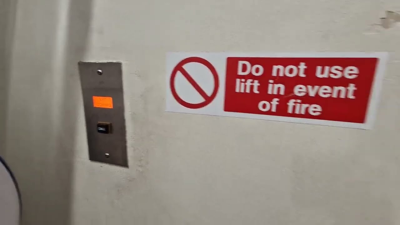 1982 Evans Lift @ WHSmith in Oxford