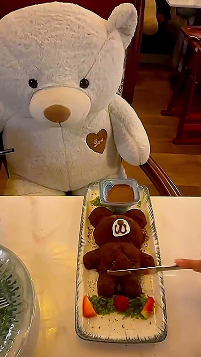 Download lagu A unique date with a cute teddy bear! Guess where this is? 🧸☕️