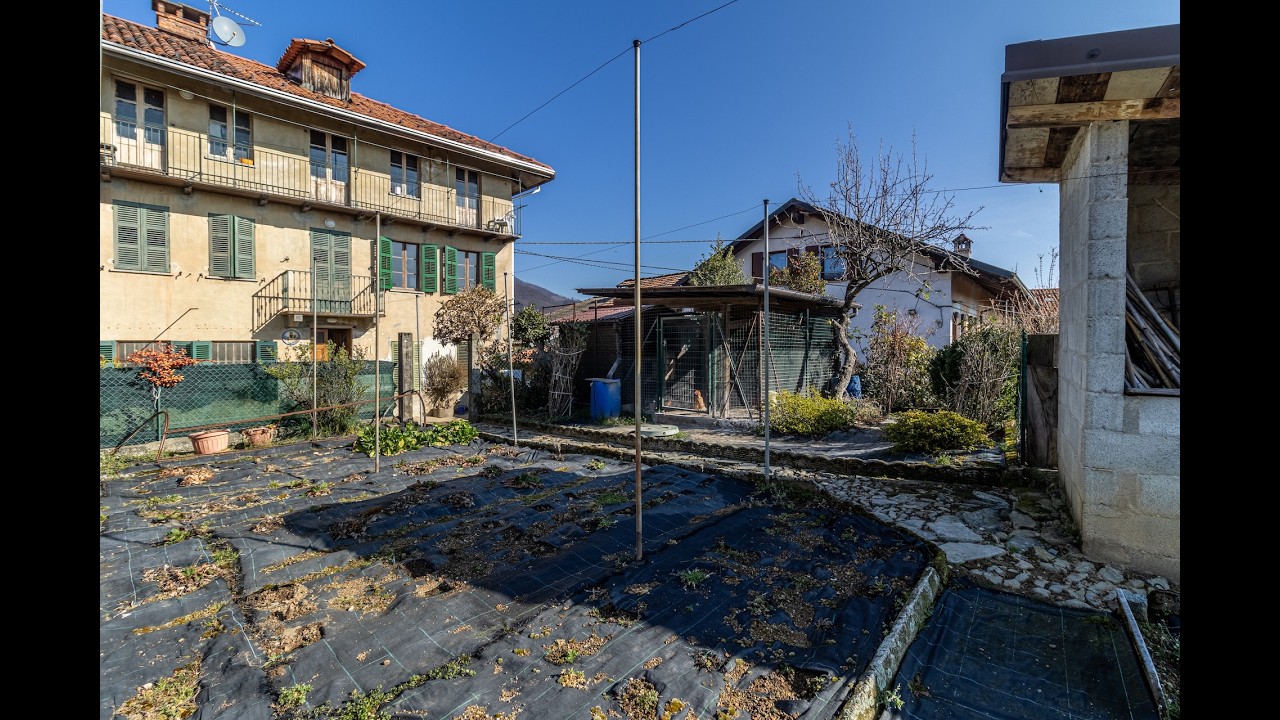 Callabiana, casa a schiera con giardino.