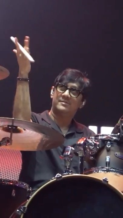 THIS IS REALLY POSSIBLE FOR PLAYING IN A BAND #surya #andretaulany #desta