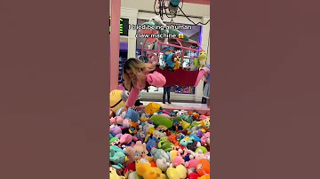 I’m a human claw machine 😱 #toys #game #fun