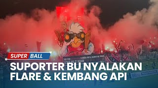 Suporter Bali United Nyalakan Flare dan Kembang Api