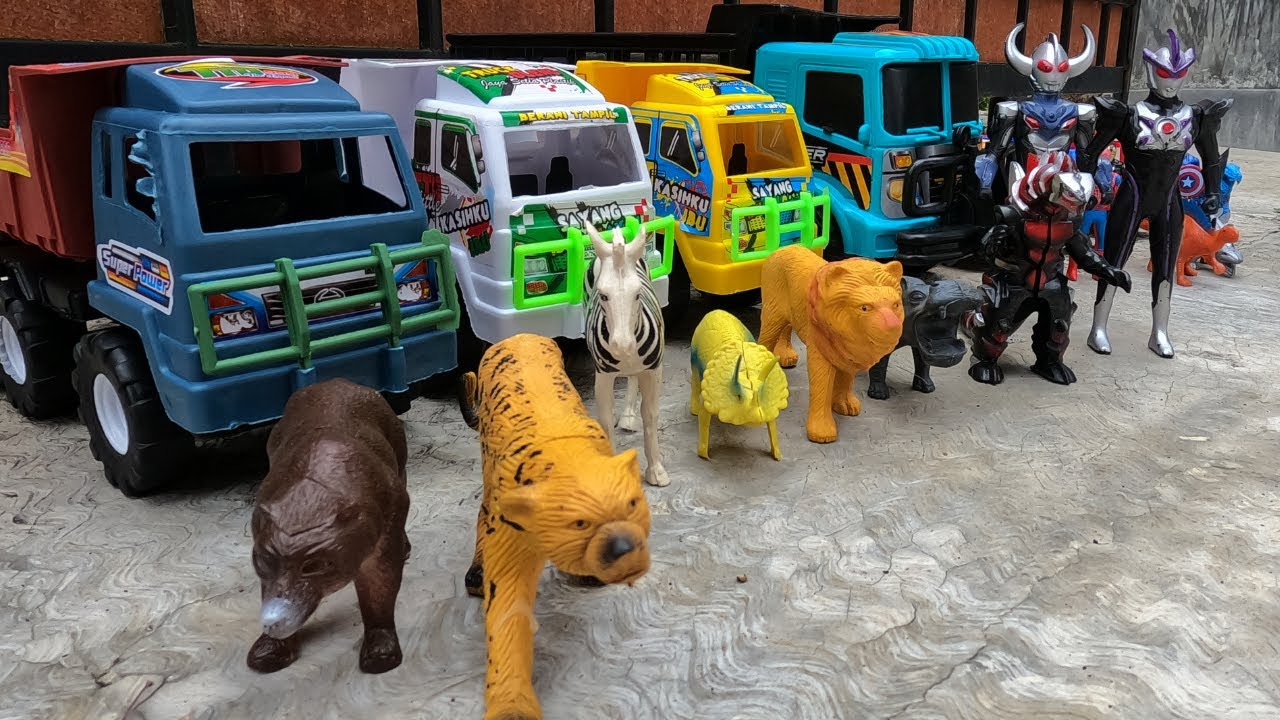 Bermain Mobil Truk Depan Rumah Di Tumpangi Spiderman, Dinosaurus ...