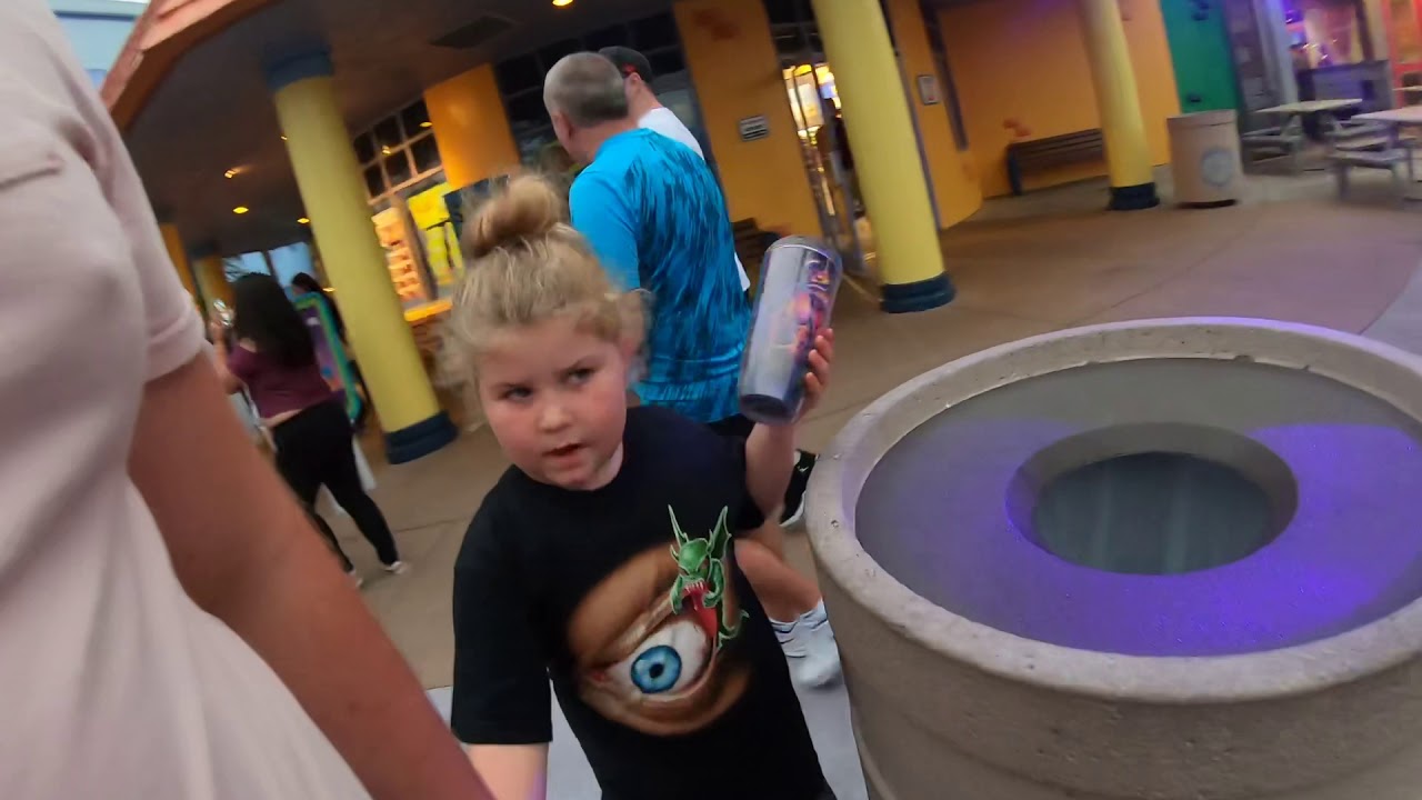 Download 7 year old meeting the chainsaw gang at Universal Orlando Halloween horror night
