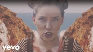 Смотреть клип Bishop Briggs - River