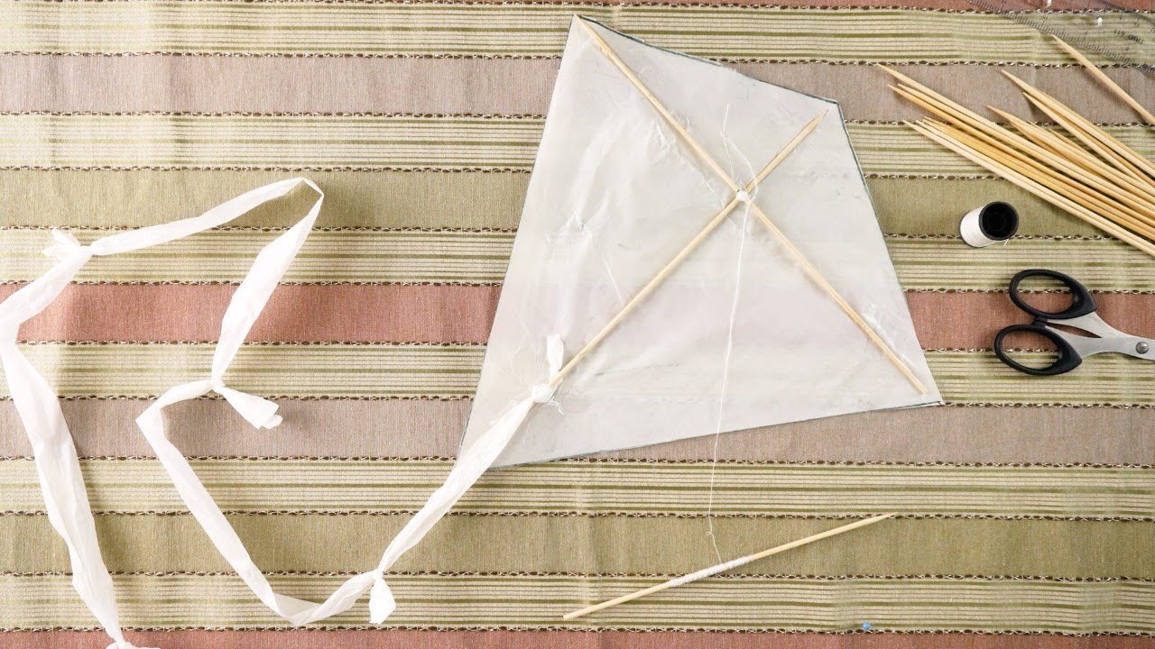 How to Make a Kite Out of a Plastic Bag