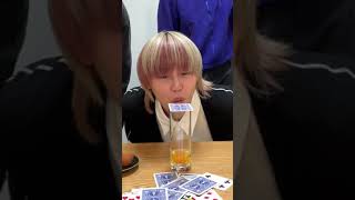 【生卵チャレンジ】最後のトランプ吹き飛ばした人が生卵を一気飲み！