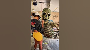 Convincing you to makeover the skeletons!!  #diyhalloween #halloweendecorations