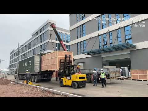 Cho thuê xe nâng xe cẩu rút hàng Container _ MC Rental 0979525195