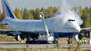 Что только не увидишь в Аэропортах: De-icing Трансаэро, Селфимания, Хвост Ту-154 + Бонусы на закусь)