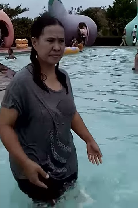 Tante Cantik Mandi di Jembar Water Pak