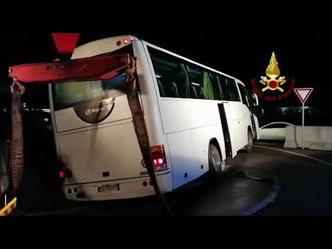Autobus esce di strada a Sestu: intervengono i Vigili del Fuoco