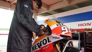 Enjoy Honda 熊本 2014 #93 Márquez （2013 MotoGP RC213V ）エンジン始動