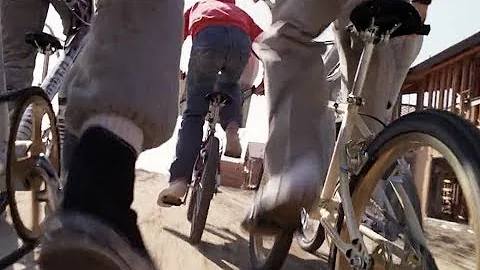 E.T. the Extra-Terrestrial (1982) - 'Chase' scene [1080]