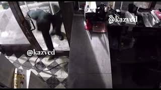 В Казани двое нетрезвых парней ограбили торговый павильон в переходе метро, их задержали
