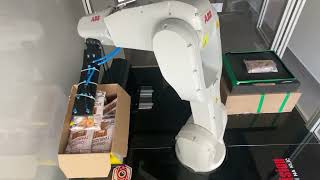 Robotic packaging workstation utilizing machine vision 