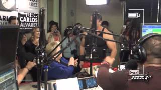 Stripper Le Bailó A Paquita La Del Barrio En Carlos Alvarez En La Mañana