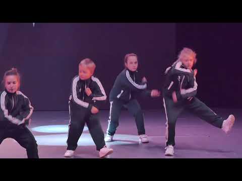 Видео: танец по мотивам " Игра в кальмара" от Mr.Robotdance