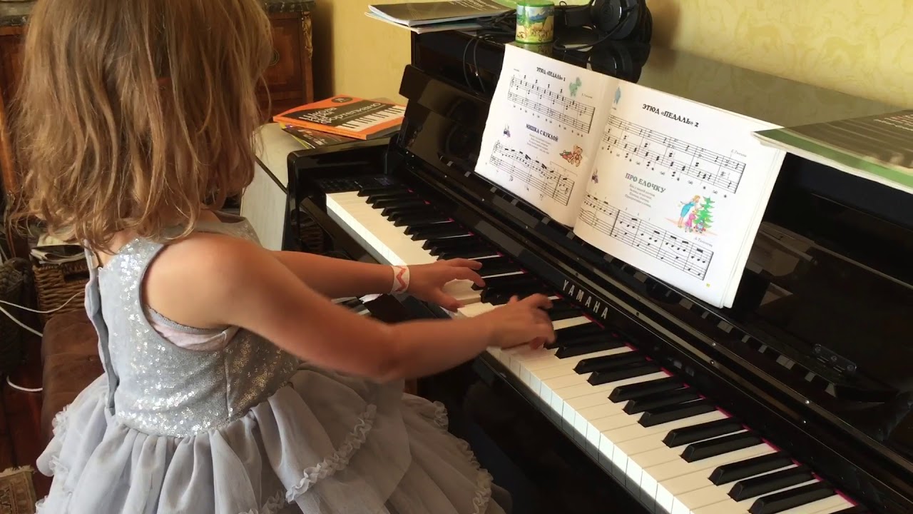 Как давно ты научился играть. Урок пианино для детей. Занятия на фортепиано для детей. Фортепиано для детей. Игра на фортепиано.