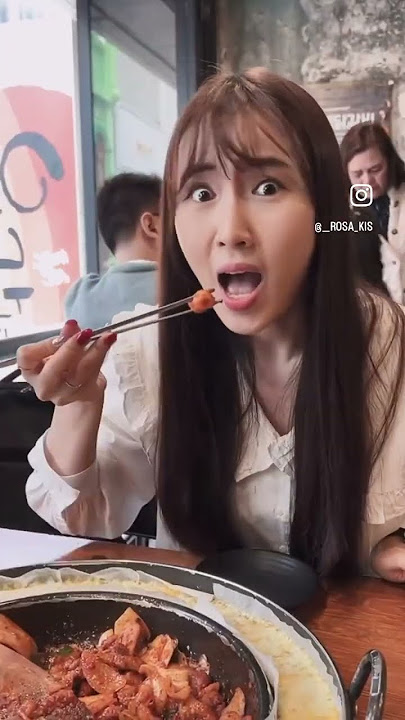 Ciri khas Resto Korea??! serba gratis?!?😳…