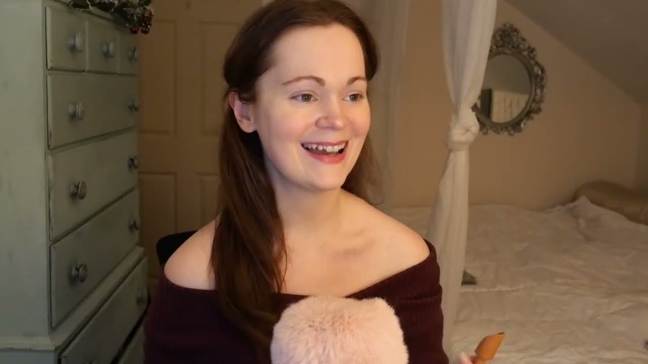 😘🥰Да, они хотят/хотели тебя поцеловать💋Это твоё подтверждение! Гадание на картах