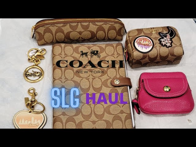 What's in my coach rogue mini bag charm 🤔/unboxing 