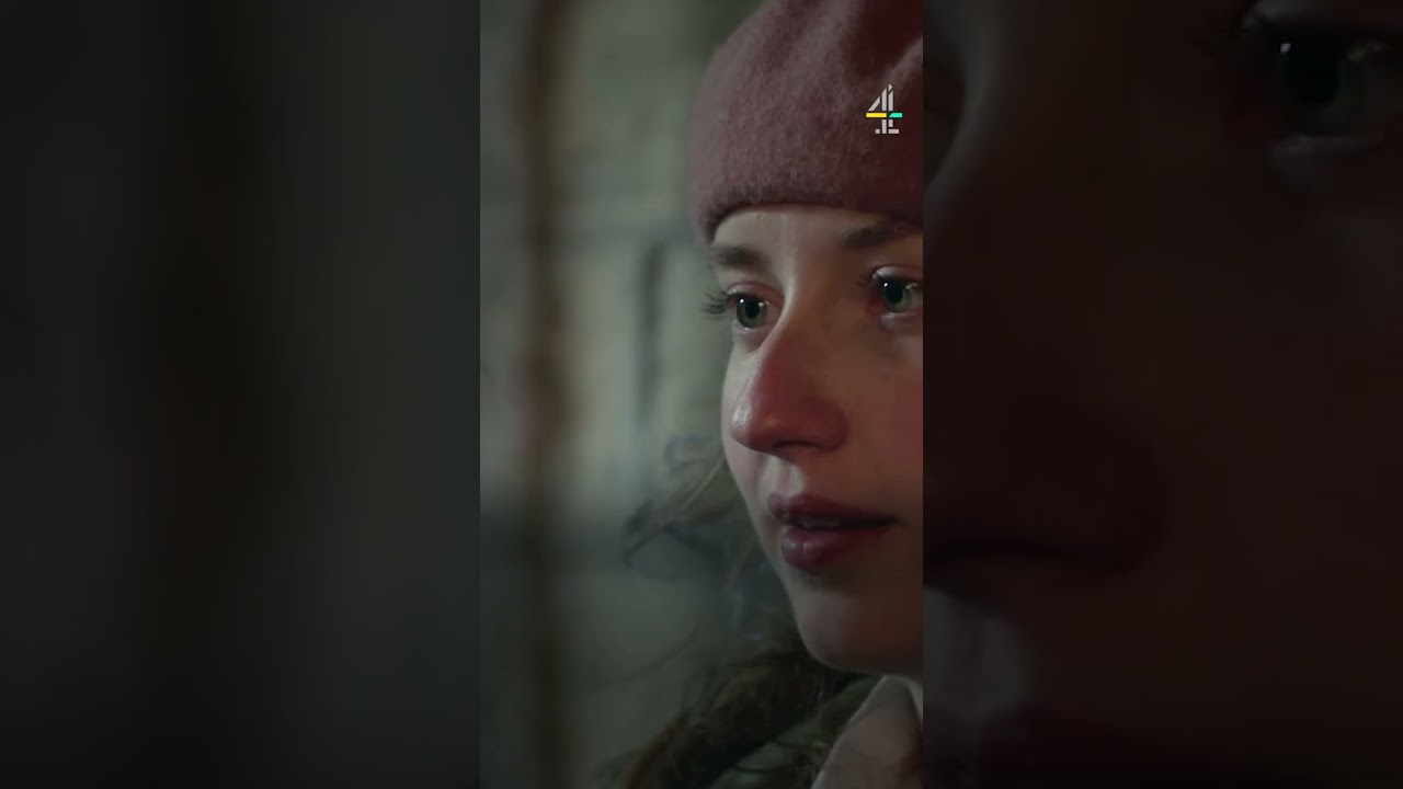 Fizza and Chloe's kiss 😍 