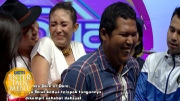 Ayu Dewi Tangannya Dikepit Sahabat Dahsyat [Dahsyat] [25 09 2015]