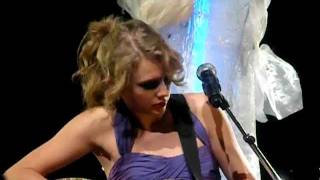 Video thumbnail of "Taylor Swift singing What Hurts The Most"