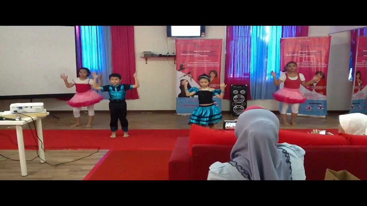 7 year old girl dancing with a song "Waka Waka" YouTube