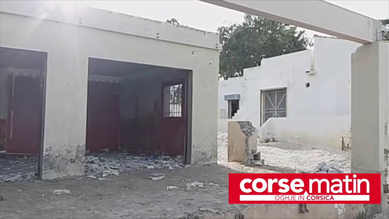 Calvi Début De La Destruction Des établissements De Plage