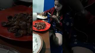 Makan Extrim Cewek Cantik