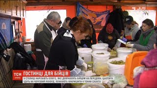 Тонни олів'є : небайдужі кияни об'єдналися, аби влаштувати свято бійцям на передовій Тонни олів'є : небайдужі кияни об'єдналися, аби влаштувати свято бійцям на передовій