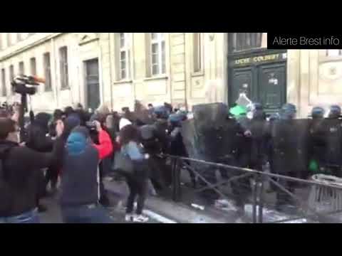 Lycée Colbert Paris Blocage des lycées par les élèves la police matraque et utilise de lacrymogène