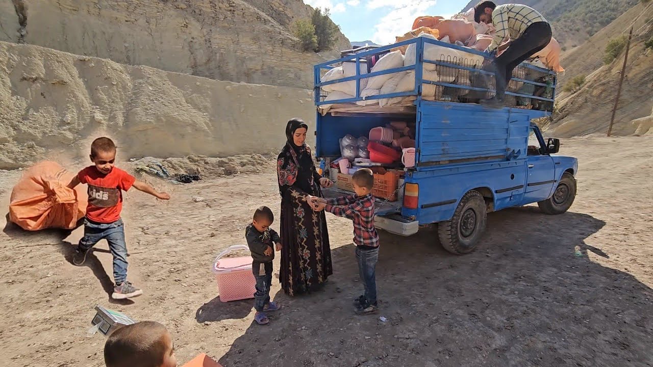 journey-to-the-heart-of-nomads-mother-and-daughter-visit-shopping