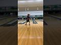ボーリングを楽しむ5歳