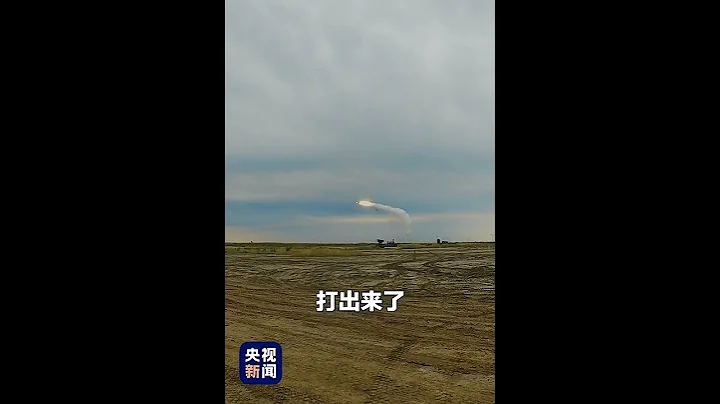 HQ-7 ,HQ-17 Anti-aircraft missile 罕见同框！红旗 17、红旗 7两种型号防空导弹同步发射，双发命中 #shorts - 天天要闻